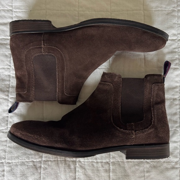 Ben Sherman Monroe Chelsea Boots in Brown Suede main image 8